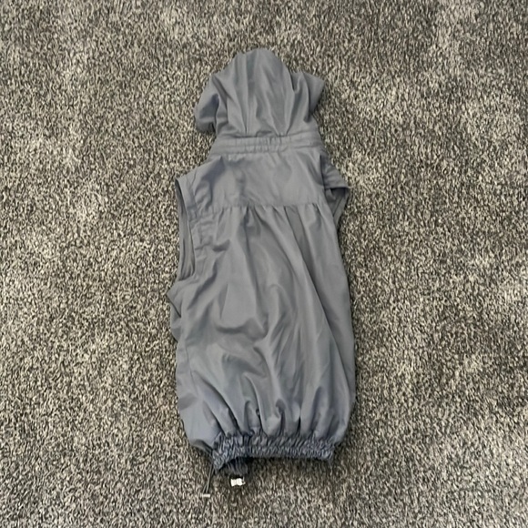 Small Colosseum Grey Vest with removable hood - Picture 2 of 2